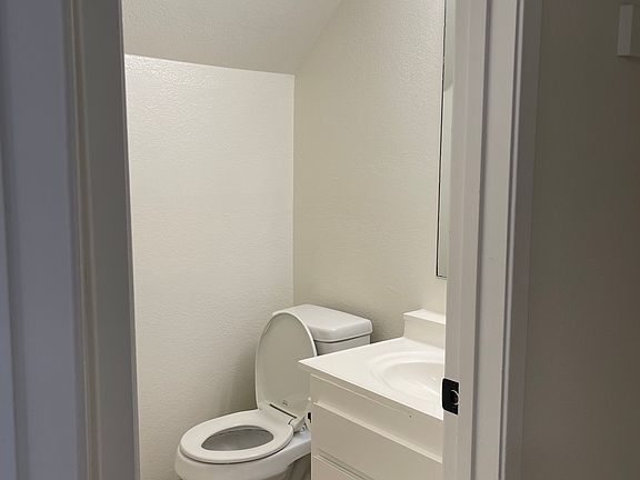 4th image of 1158 Ash St #8