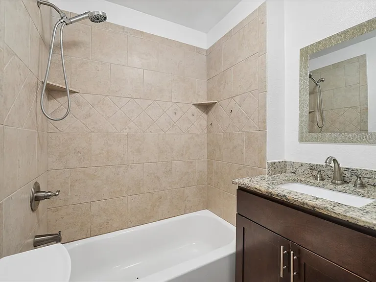 2001 Redman Cir — Photo 17