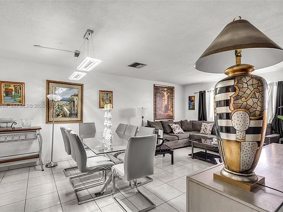 3rd image of 515 S Crescent Dr APT 107