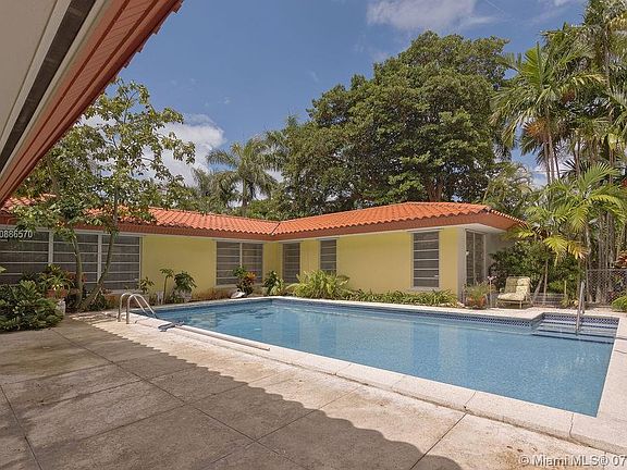 2nd image of 9250 N Bayshore Dr