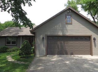S62W23206 Fern Dr, Waukesha, WI 53189
