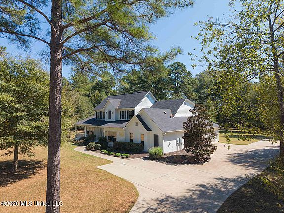 3rd image of 113 Blackberry Creek Rd