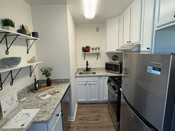 5340 Holmes Run Pkwy, Alexandria, VA
