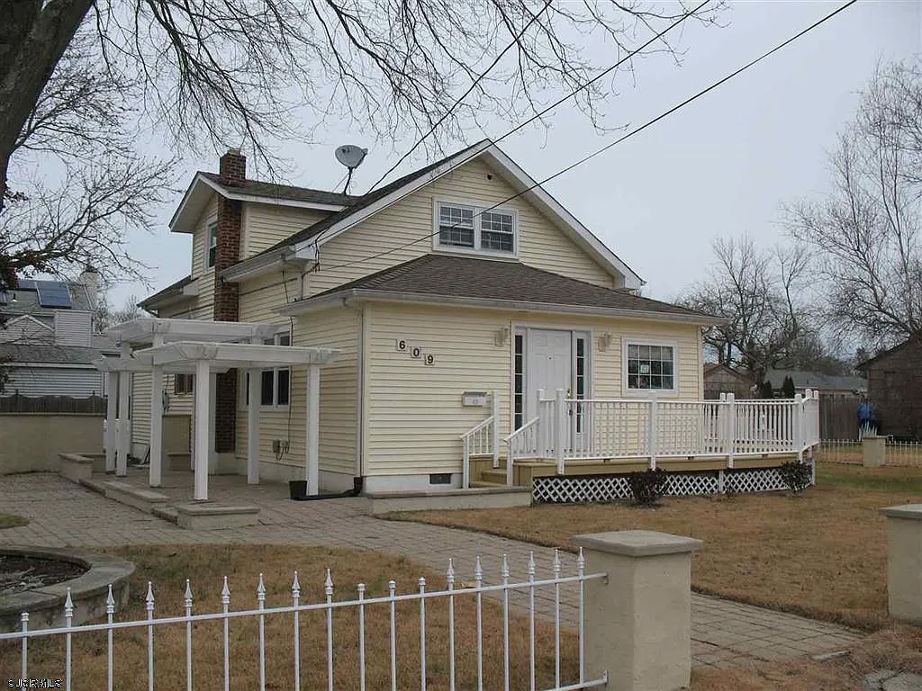 3 bed, 1505 sqft, $2,995 — Photo 2
