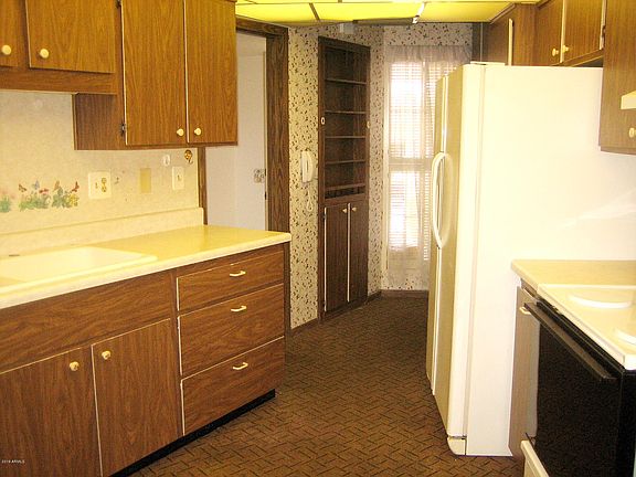 3rd image of 10126 W Hutton Dr