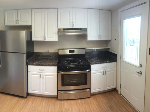 312 Meadow Green Ln, Round Lake Beach, IL 60073