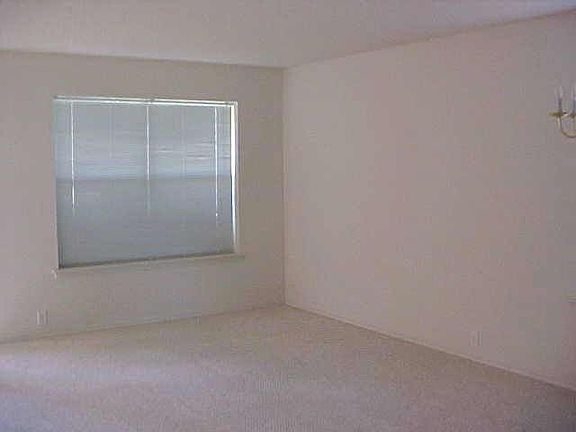4th image of 819 Breton Dr