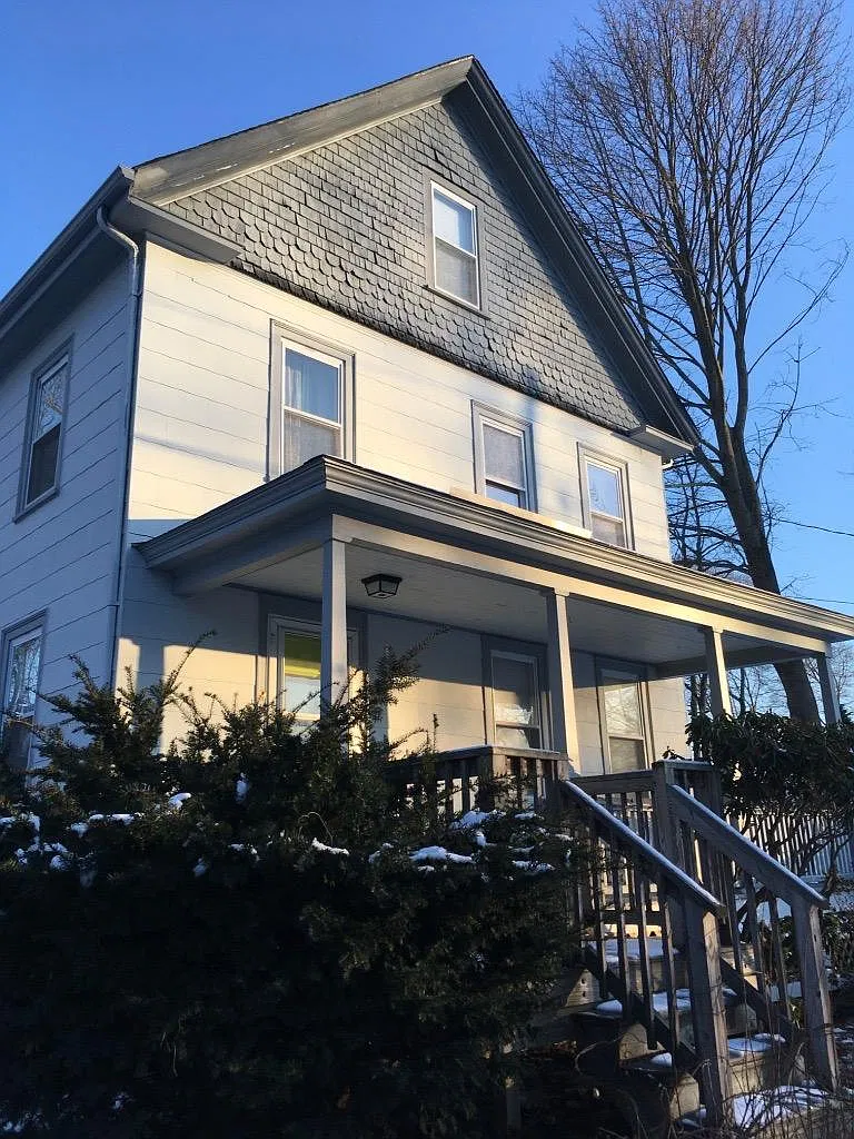 9 Prince Ave — Photo 2