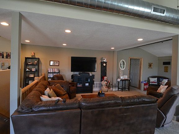 3rd image of 1512 Brook Dr