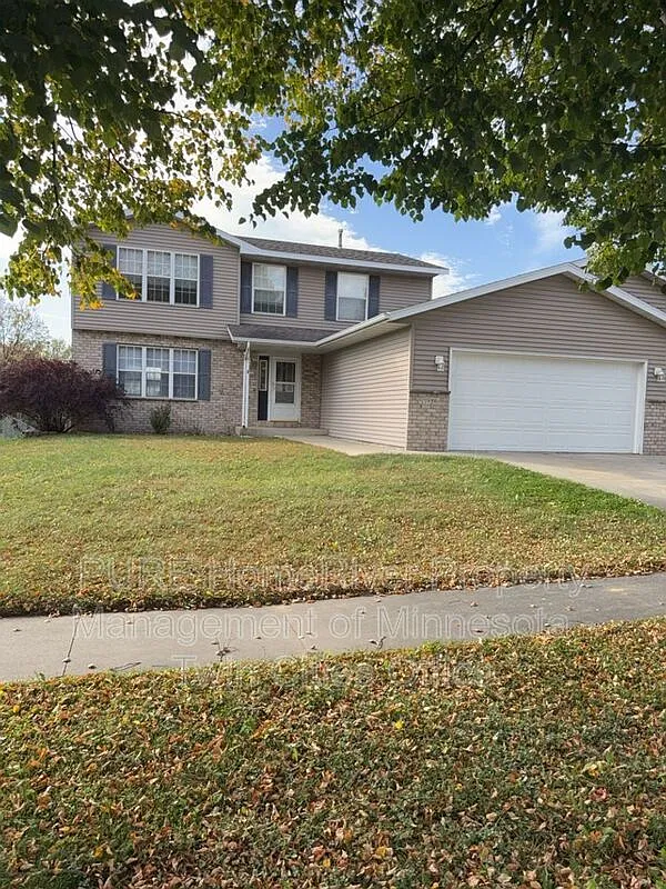 4 bed, 3.5 bath, 4000 sqft, $3,199 — Photo 1
