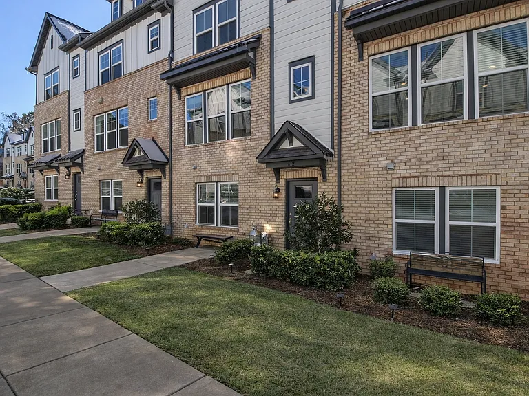 612 Tudor Park Way — Photo 1
