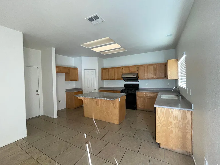 13533 Princeton Dr — Photo 8