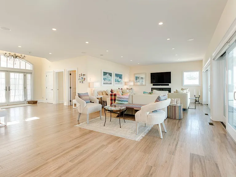 81 Cold Spring Point Rd — Photo 7