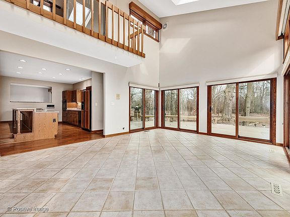 5th image of 1S033 Normandy Woods Dr