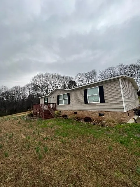 3 bed, 1380 sqft, $1,550 — Photo 1
