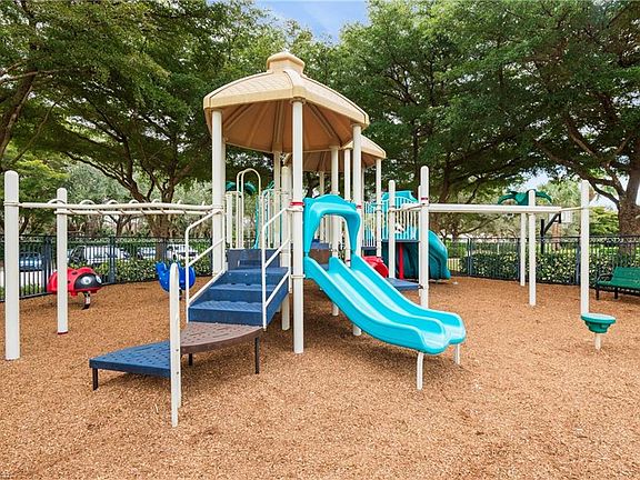 4th image of 1770 Ribbon Fan LN