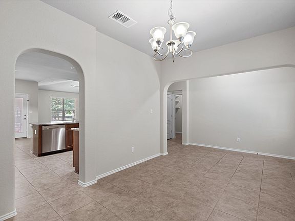 4th image of 1702 Westmeadow Trl