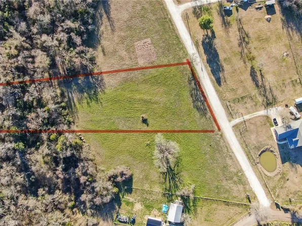 253 Dewey Ln, Franklin, TX 77856