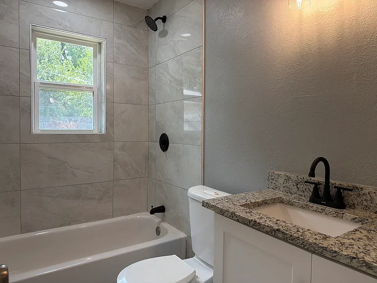 2505 Normont Cir — Photo 15