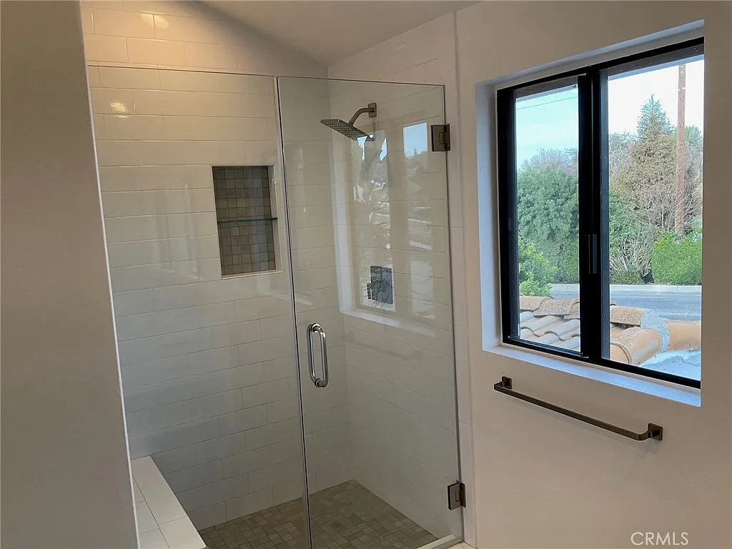3 bed, 2131 sqft, $6,900 — Photo 4