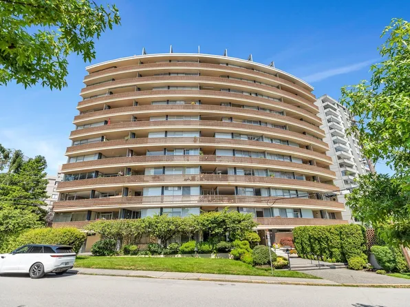 2135 Argyle Ave #101, West Vancouver, BC V7V 1A5