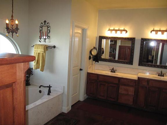 4th image of 5701 Buffalo Springs Trl