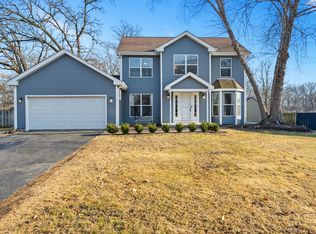 735 Dartmouth Dr, Island Lake, IL 60042