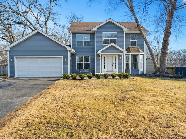 735 Dartmouth Dr, Island Lake, IL 60042