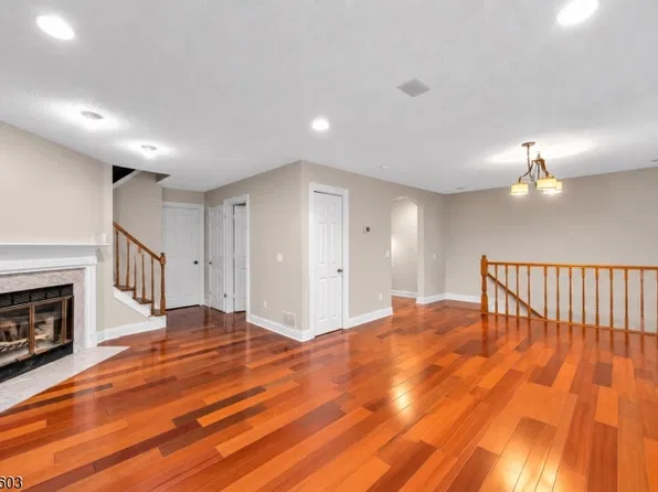 1118 Sage Ct, Mahwah, NJ 07430