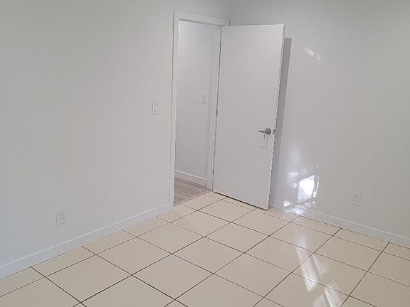 4th image of 4921 Ponce De Leon Blvd