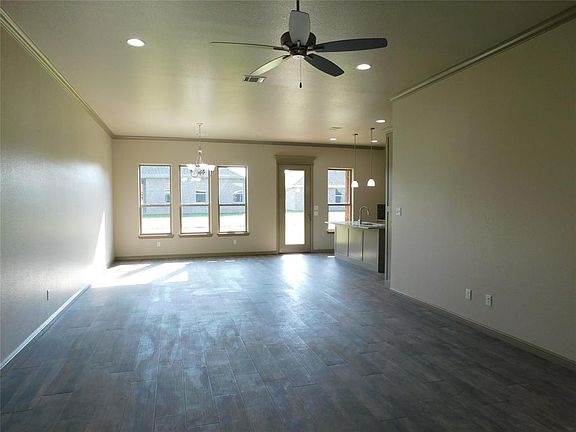 3rd image of 3205 Windcrest Dr
