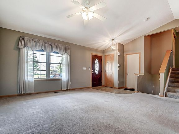 4th image of 1900 Bobtail Ln