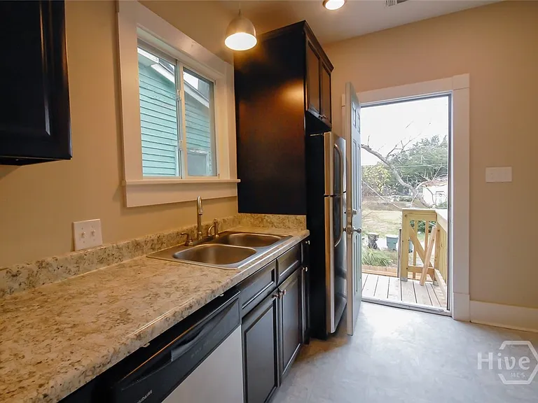 542 E Bolton St — Photo 11