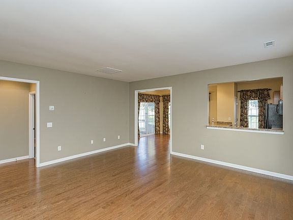 4th image of 166 Old Towne Dr