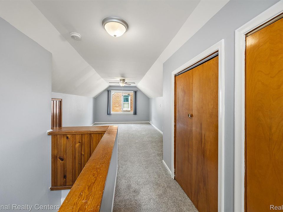 650 Arlington St, photo 4