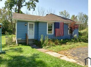 20113 Huron River Dr, Rockwood, MI 48173