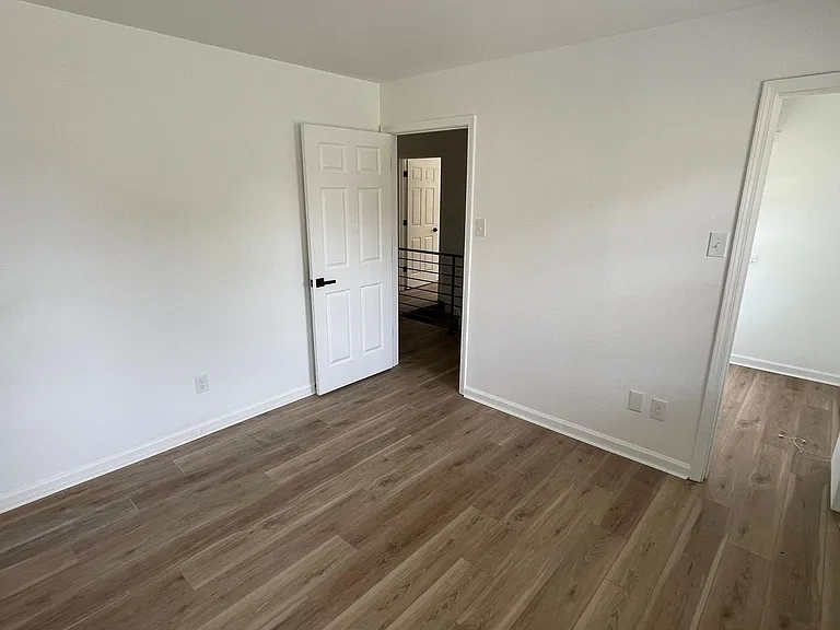14421 Woodcreek Dr — Photo 21