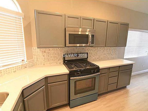 4th image of 470 Mountain Heights Ct