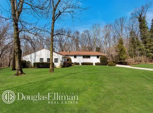 101 Harbor Acres Rd, Sands Point, NY 11050