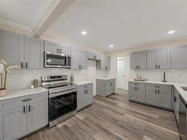 14915 Sun Harbor Dr, Houston, TX 77062