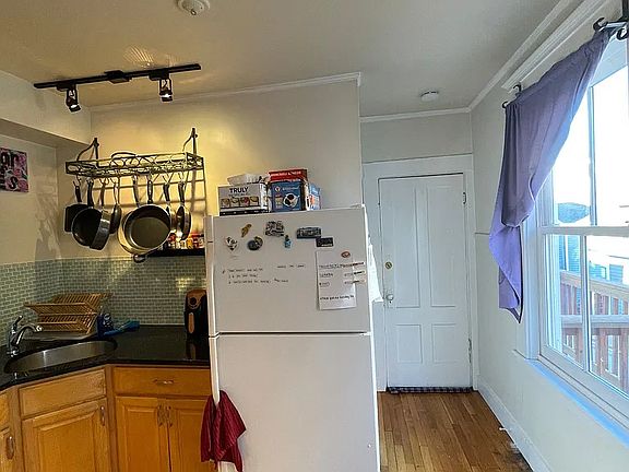 5th image of 267 Bunker Hill St #3A