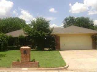 11805 Larkdale Dr, Yukon, OK 73099
