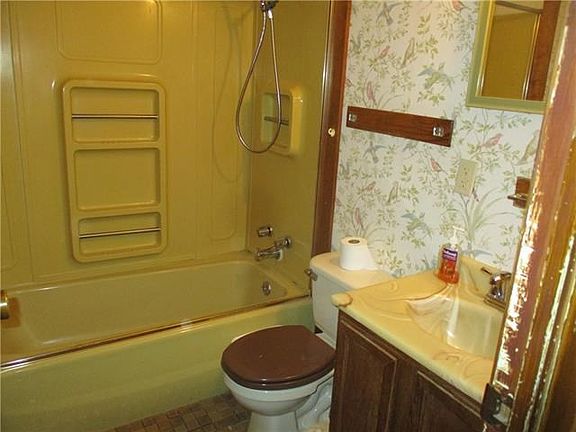 5th image of 1310 N Viking Dr