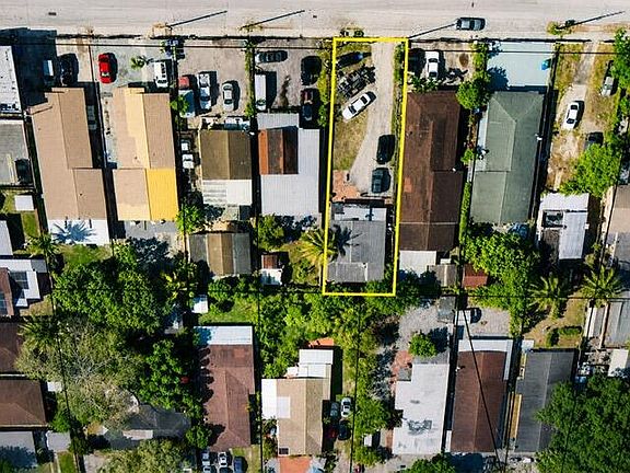 5th image of 1850 NW 35th Street