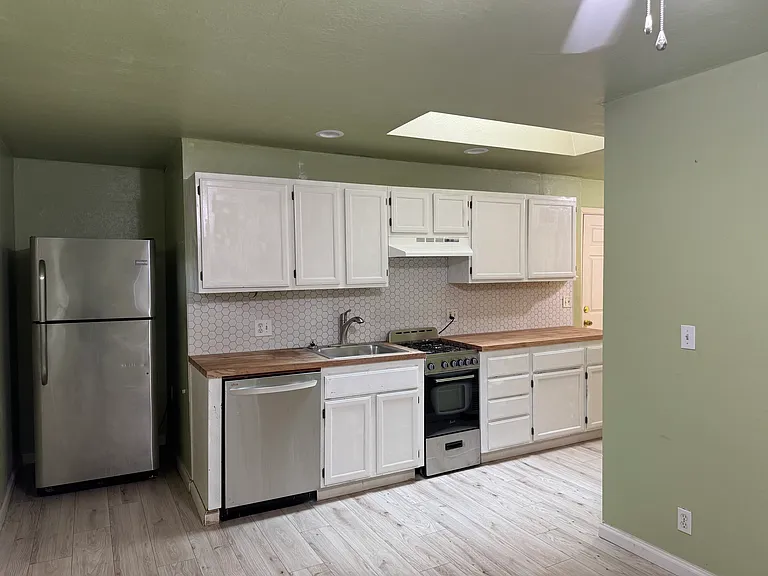 852 Kellogg Ave #B — Photo 1