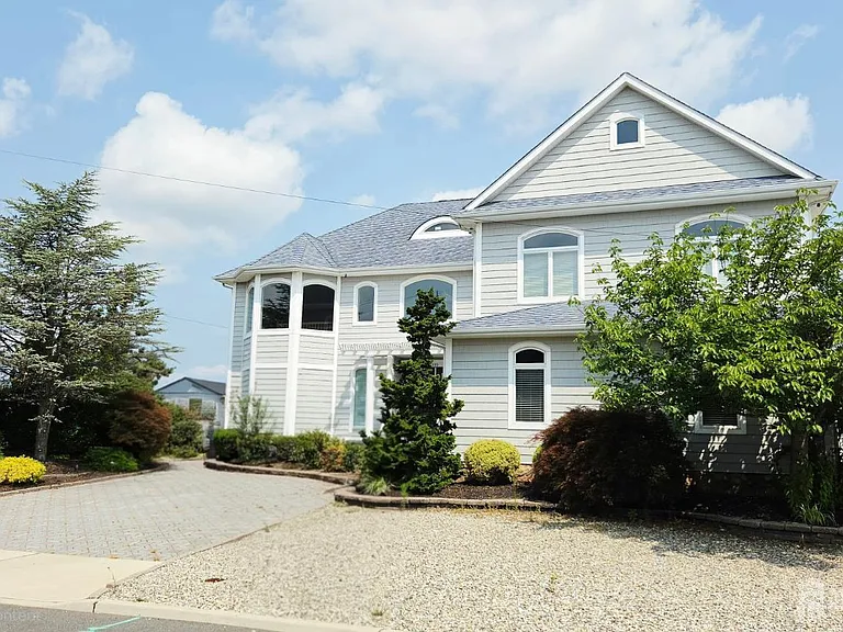 3110 Windsor Ave — Photo 3