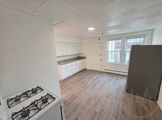  44 Bennett St 1stflr 3b/1b Updated Freshpaint Petsok Laundry Prkg, Woonsocket, RI 02895