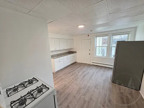  44 Bennett St 1stflr 3b/1b Updated Freshpaint Petsok Laundry Prkg Photo 1