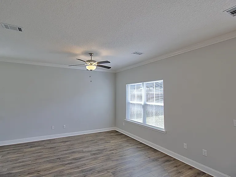 554 Fairview Cir — Photo 8