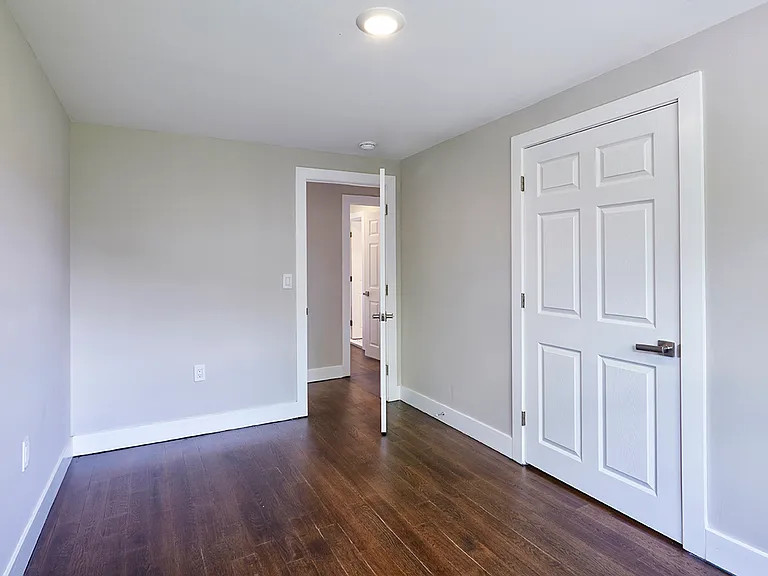 1038 E Mount Pleasant Ave — Photo 3